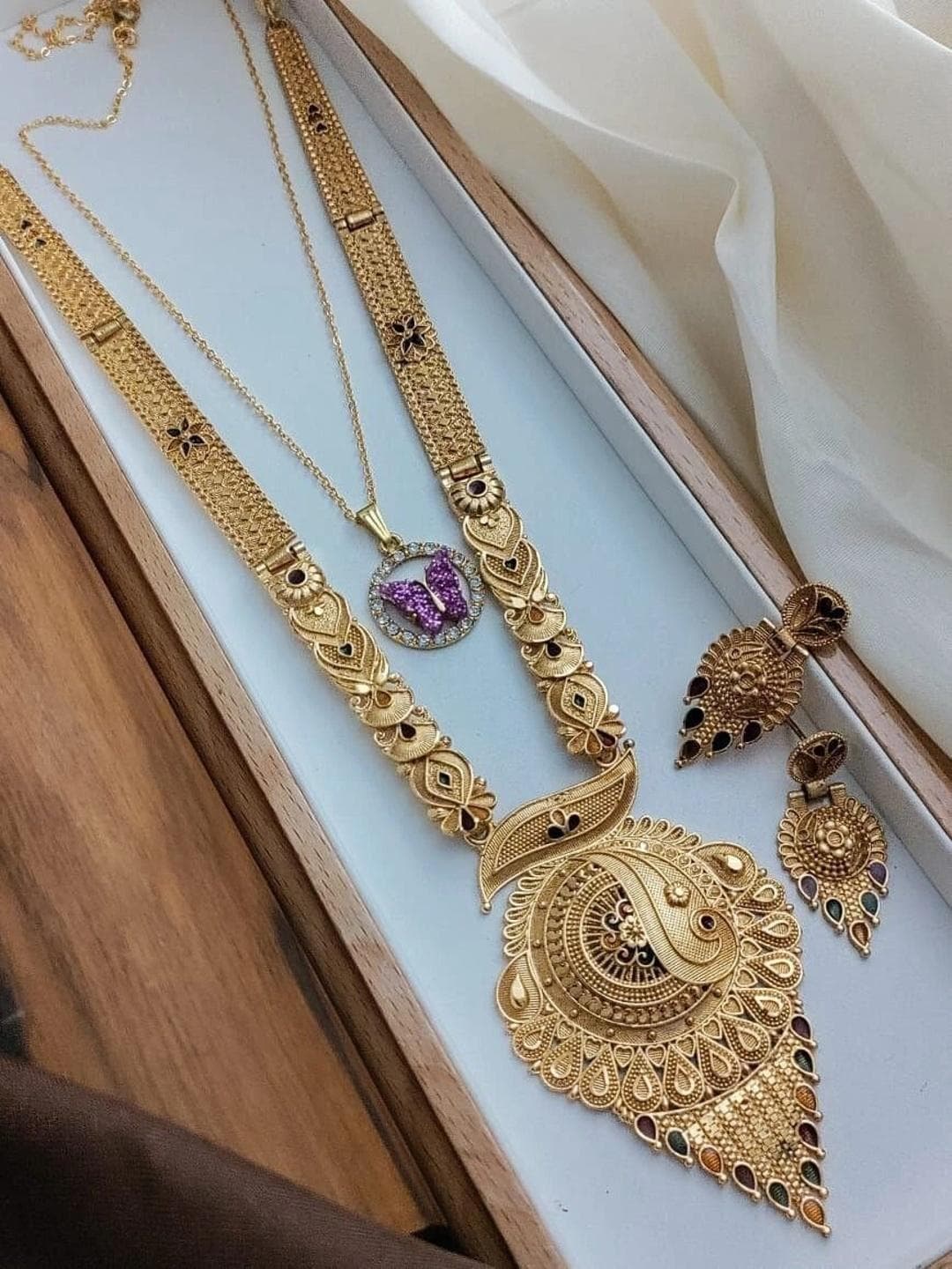 EvoraJewel Gold Plated Antique Necklace And Earrings