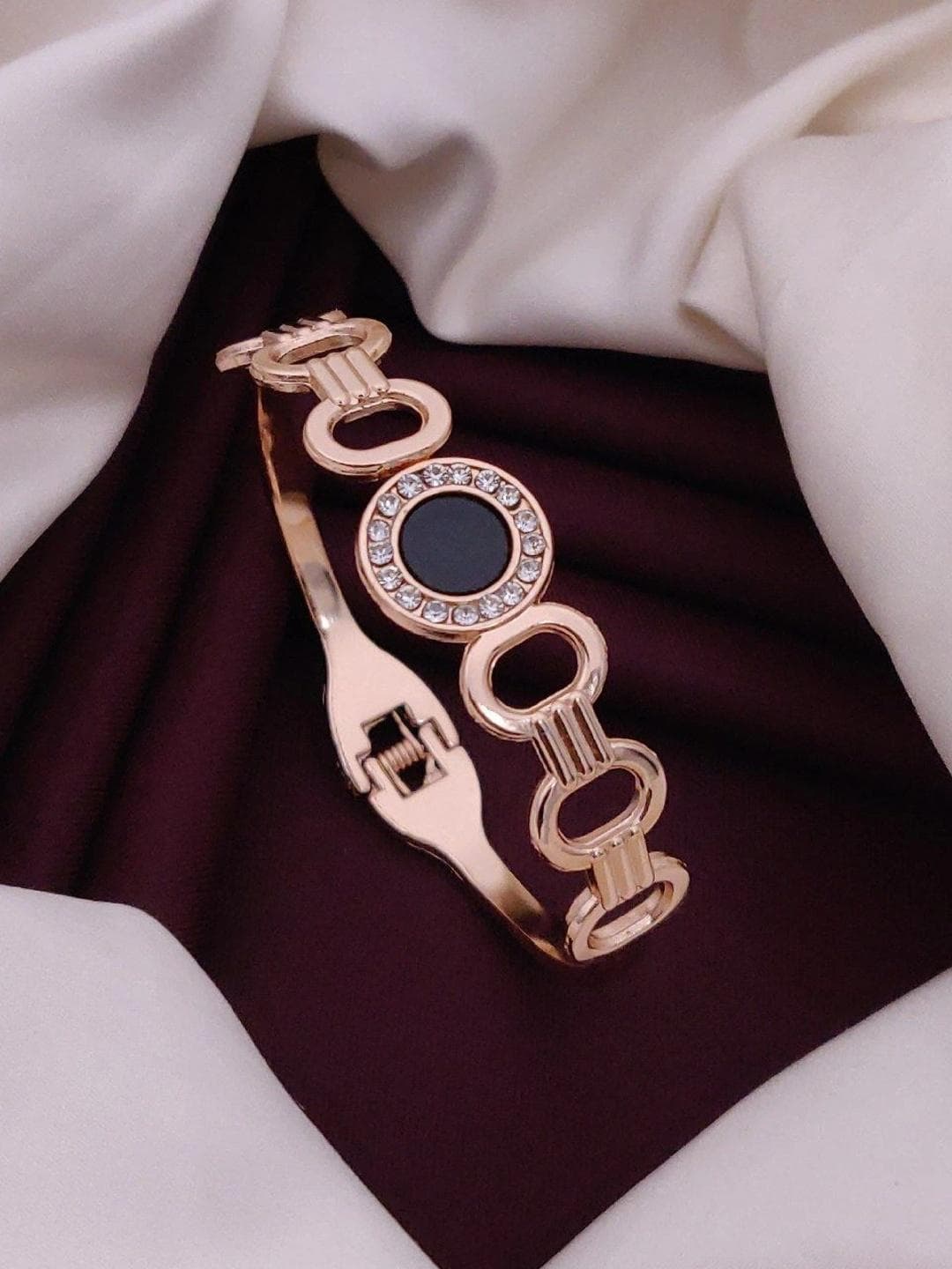 Wuzong Gold Plated Crystals Bangle