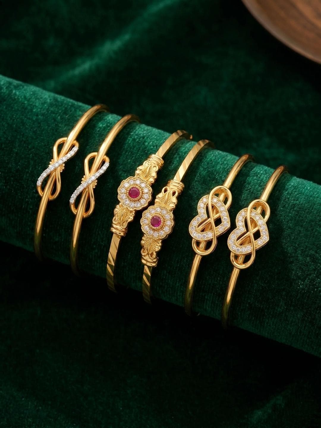 DressBerry Gold Plated Bangle