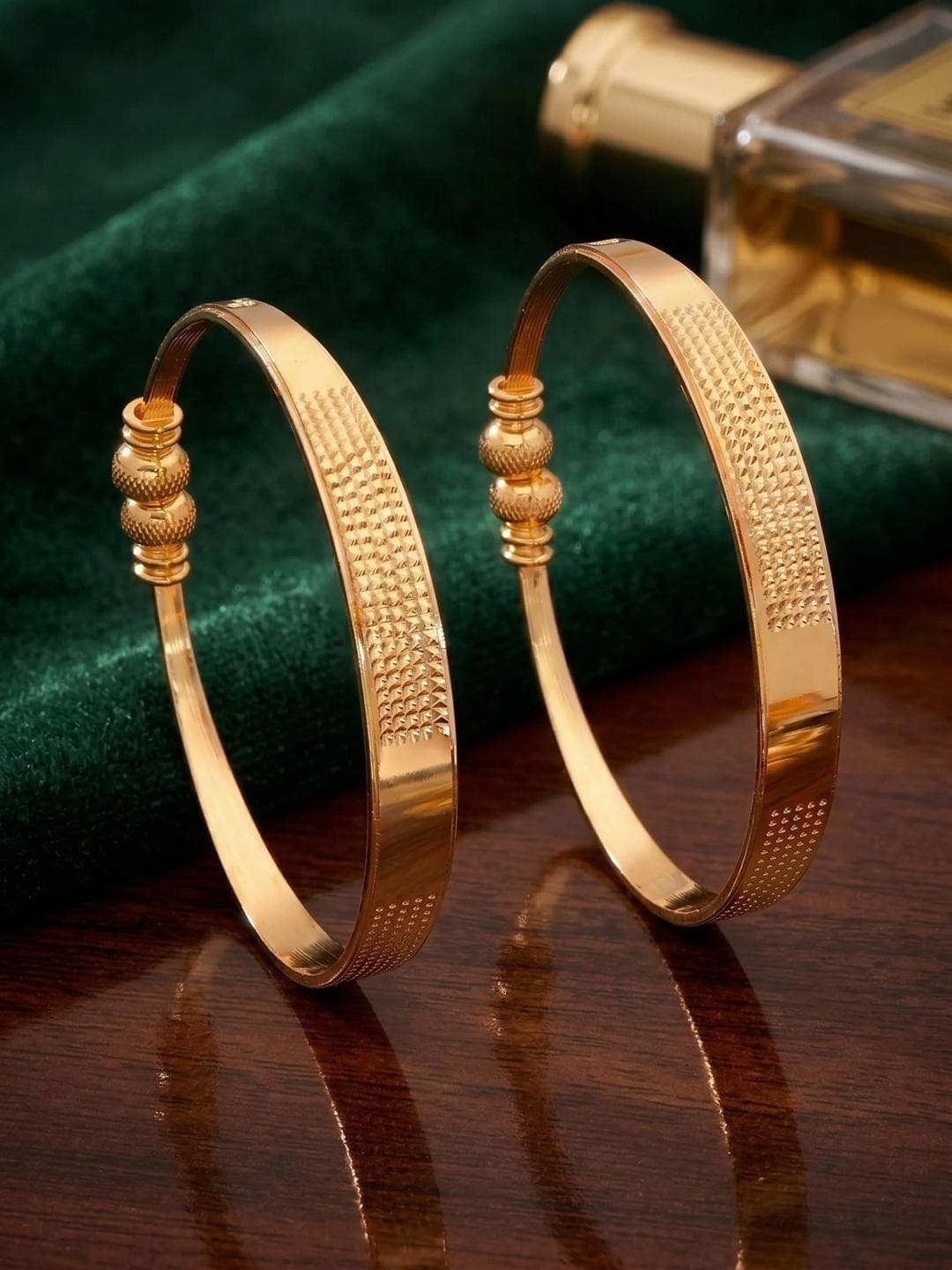DressBerry Gold Plated Bangle