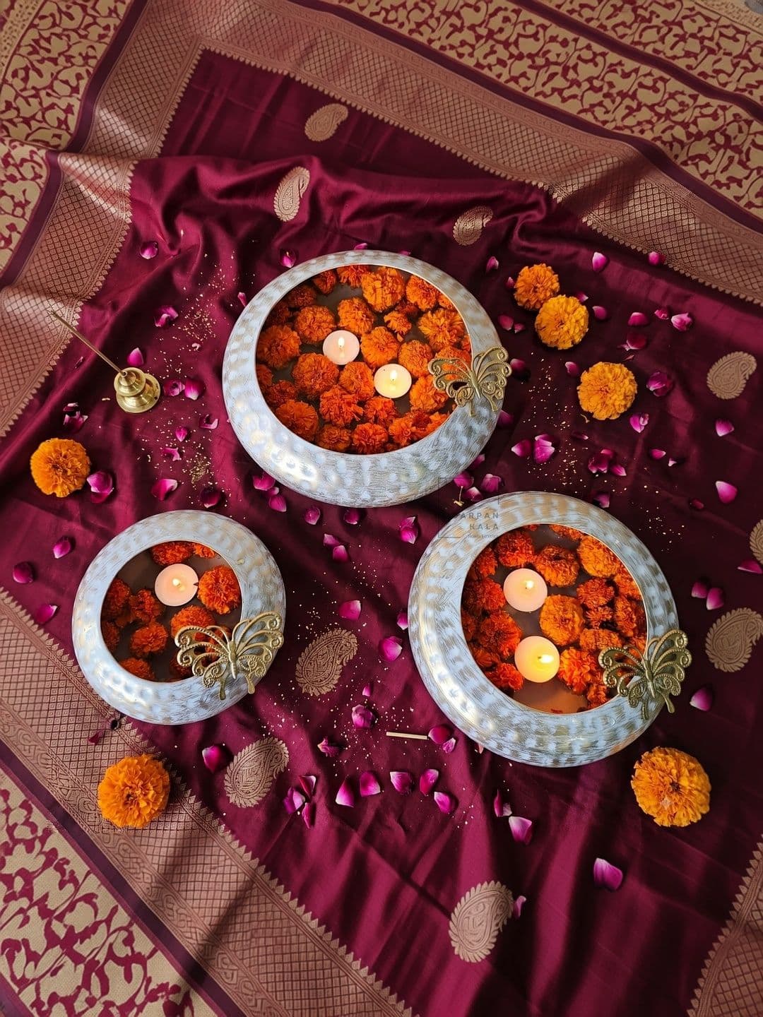 DARPAN KALA White Set Of 3 Butterfly Top Round Urli Bowl