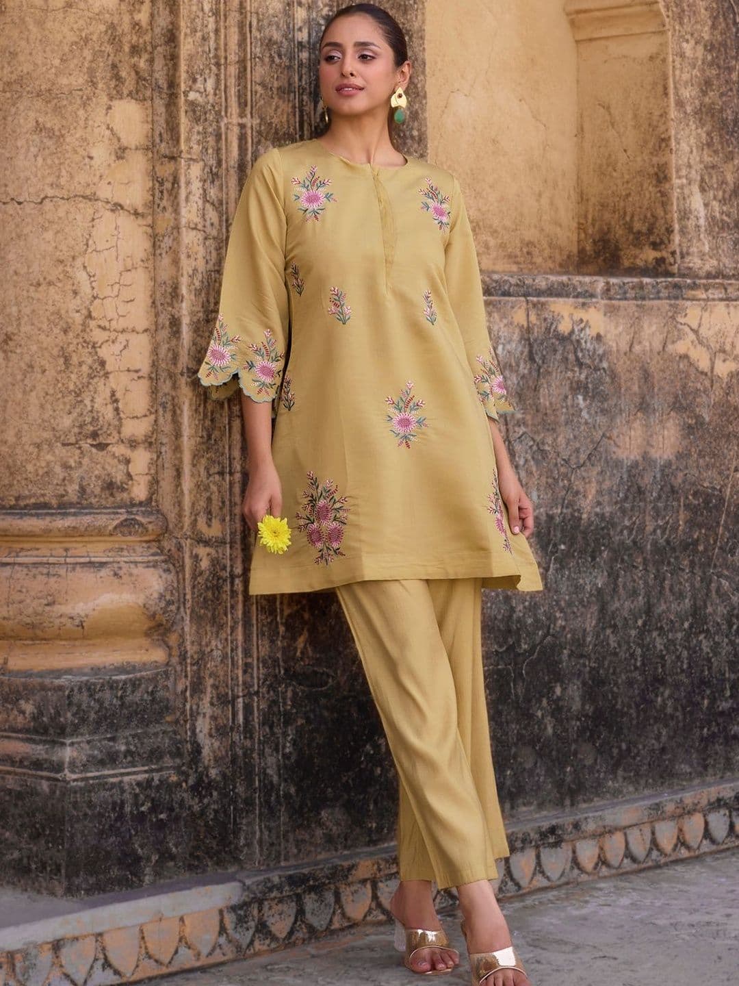 Anouk Embroidered Round Neck Tunic & Trousers Co Ords
