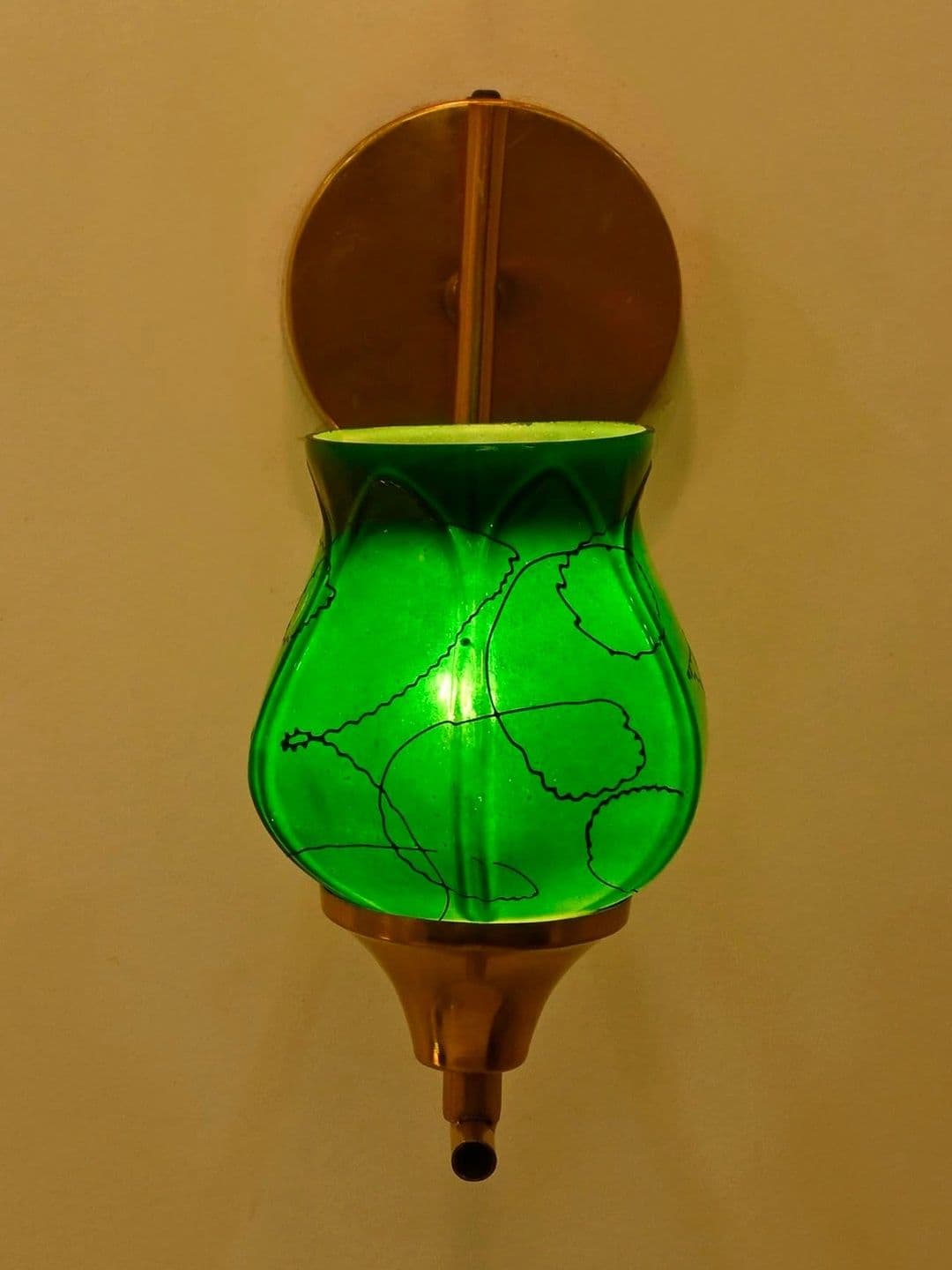 Myntra Elegant Homes Green & Black Printed Glass Traditional Abstract Shaped Shaped Wall Lamp