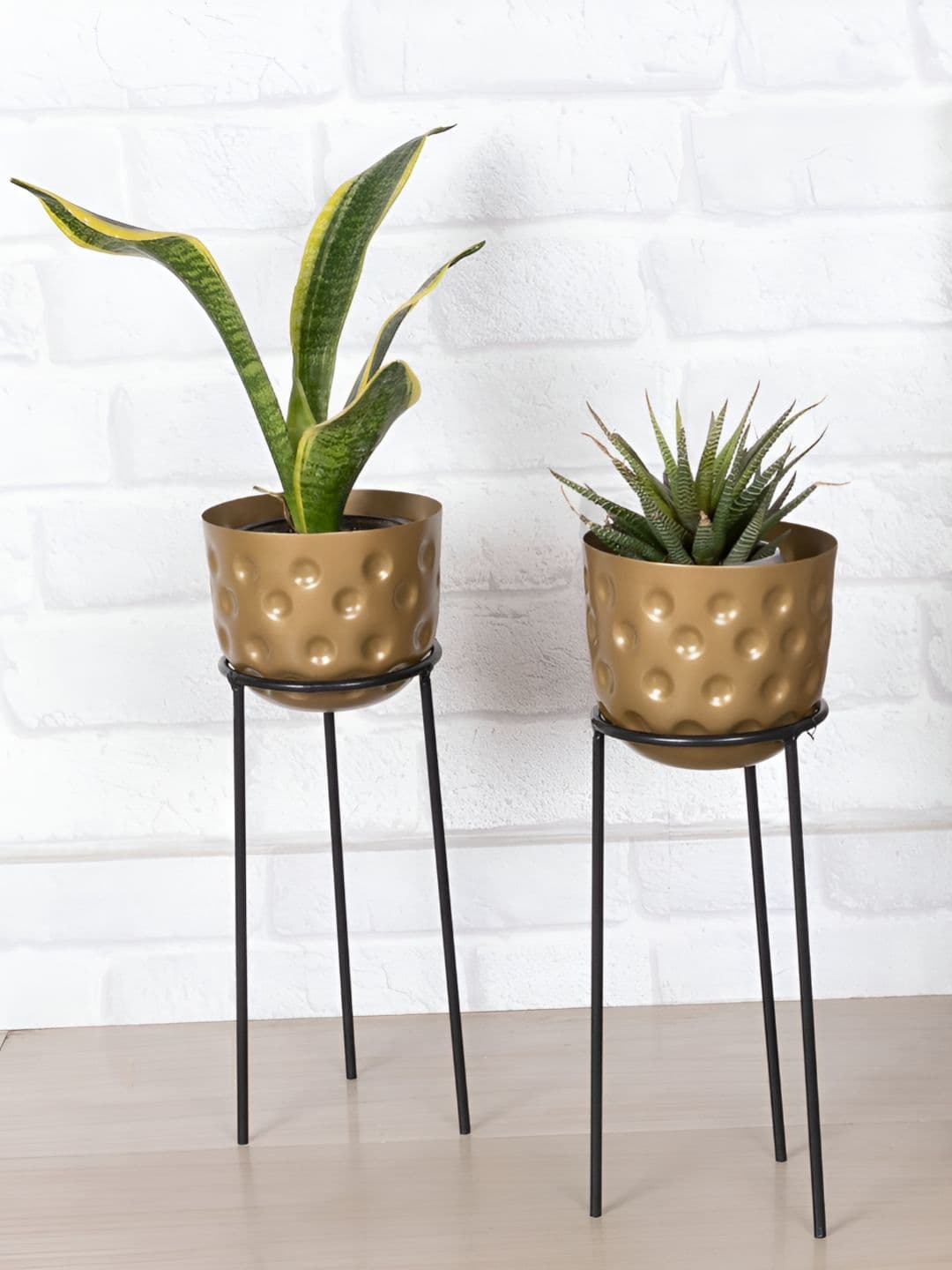 Homesake Gold Toned & Black 2 Pieces Hammered Metal Plant Pot With Stand