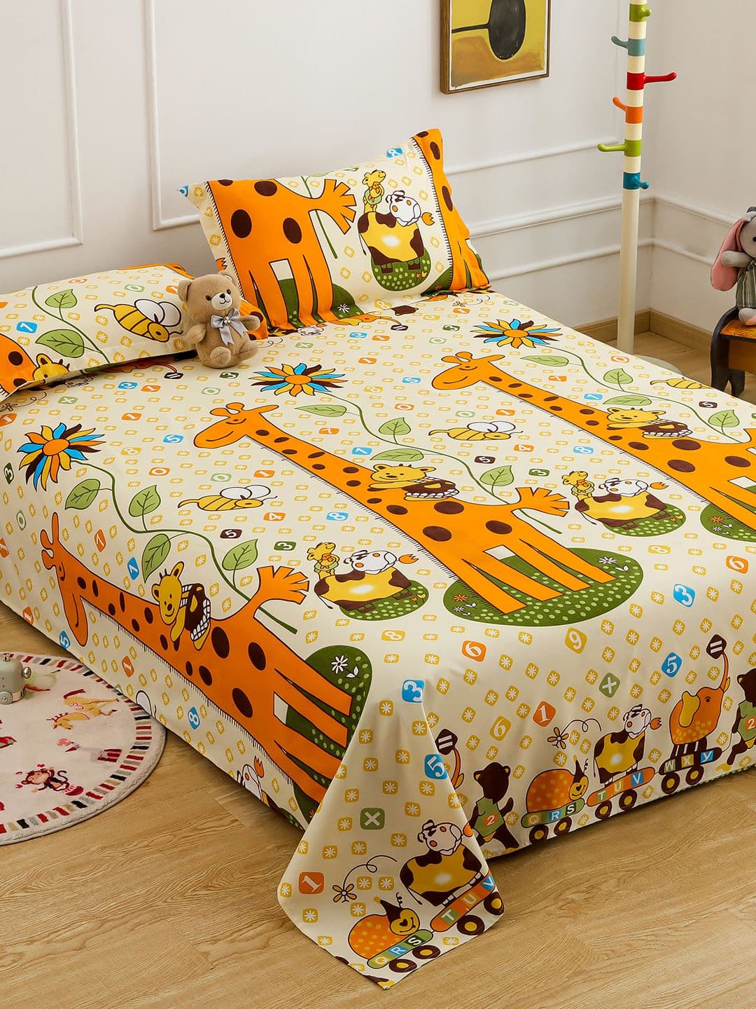 Story@home Arena Cream Animal Microfiber 180 TC Queen Fine Bedsheet With 2 Pillow Covers 89 X 98 Inches